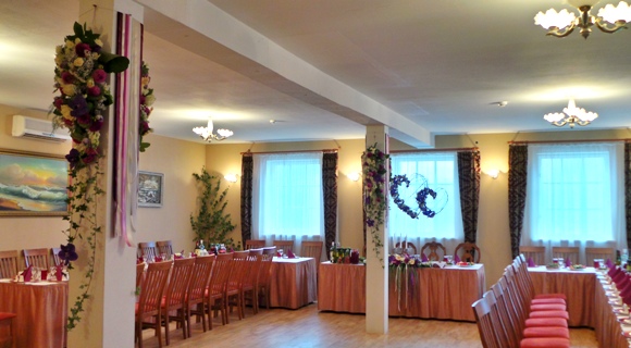 kāzu telpu dekorēšana viesu namā