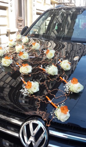 kāzu auto dekorācijas